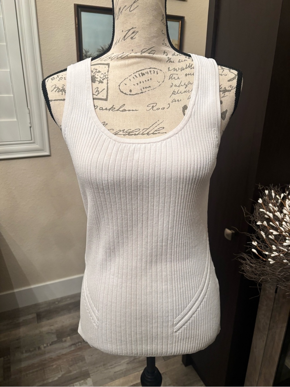 New York & Company White Ribbed Scoop Neck Tank